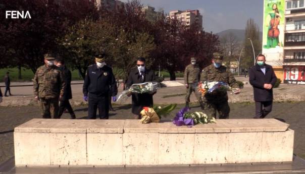 Vlada ZDK za Dan Armije RBiH odala počast šehidima i poginulim borcima