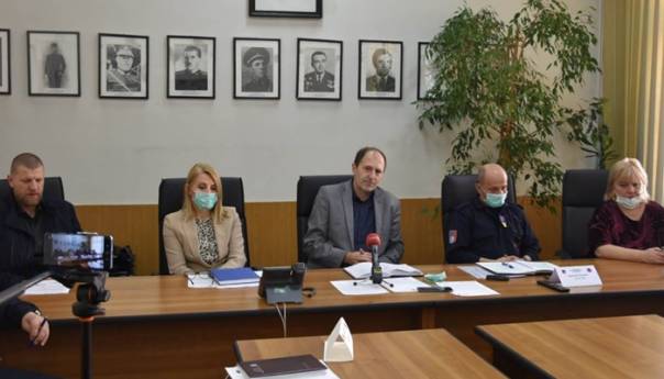 Vlade širom regije otvaraju račune za donacije, Vlada KS jedina na stubu srama