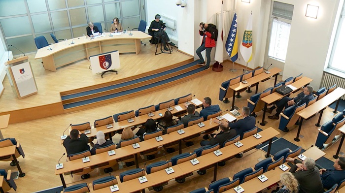 Vladi i svim kantonalnim javnim subjektima zabranjena nova upošljavanja