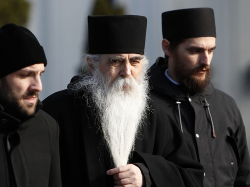 Vladike i zločinci: Kako SPC prikriva i odlikuje ratnu prošlost