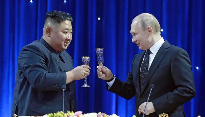 Vladimir Putin odlikovao Kim Jong-una