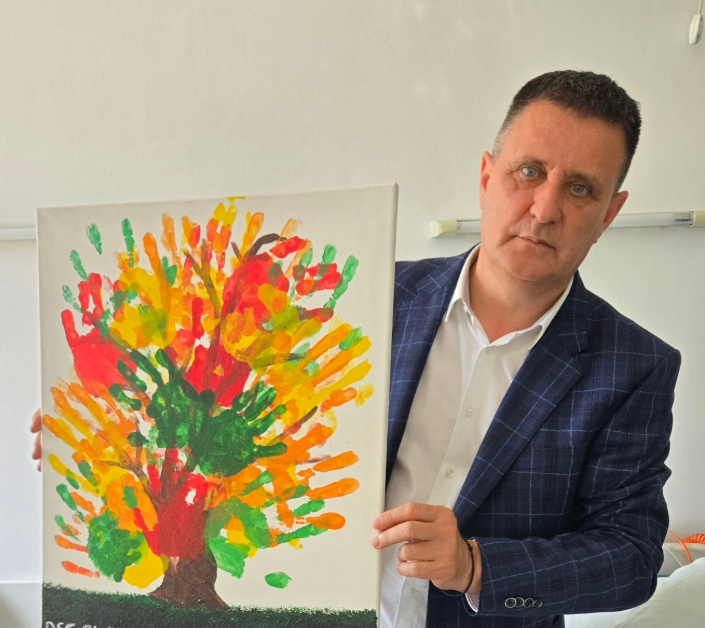 Vlado Đajić posjetio Halida Bešlića u bolnici: Donio mu simboličan poklon
