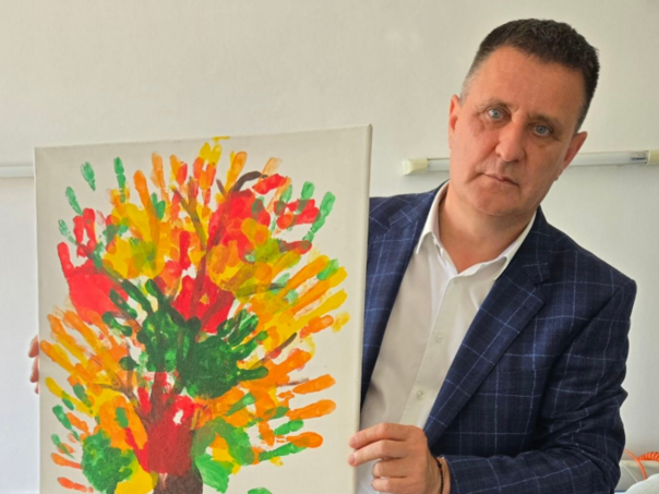 Vlado Đajić posjetio Halida Bešlića u bolnici: Donio mu simboličan poklon