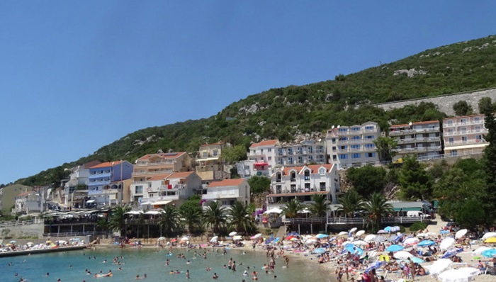 Vlasnik apartmana u Neumu sjekirom prijetio porodici iz Sarajeva 