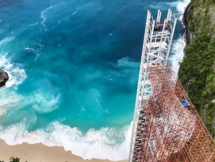 Vlasti Balija naredile rušenje spektakularnog staklenog lifta