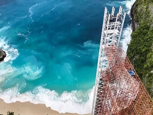 Vlasti Balija naredile rušenje spektakularnog staklenog lifta