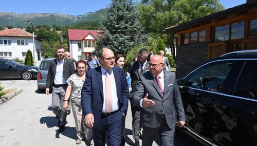 Vlasti i privrednici trebaju raditi zajedno na unapređenju ambijenta za investiranje