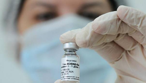 Vlasti u Moskvi proširile vakcinaciju na uslužni i nabavni sektor