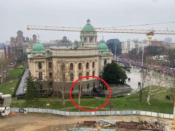 Vlasti u Srbiji negiraju upotrebu zvučnog topa i pored dokaza