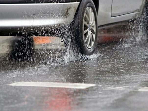 Vlažan ili mokar kolovoz, saobraća se bez većih poteškoća