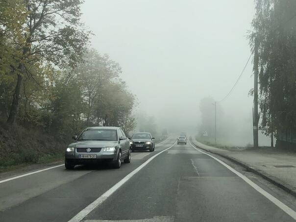 Vlažan kolovoz, magla na putevima u kotlinama
