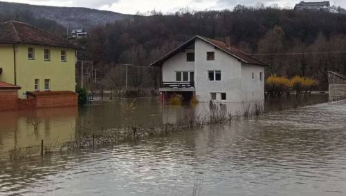 Voda iz poplavljenih područja USK polako se povlači, šteta ogromna