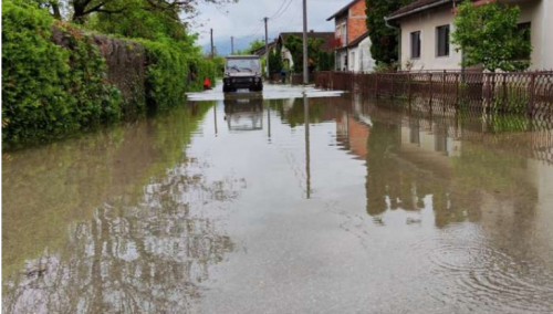 Voda se polako povlači, već vidljiva razmjera šteta u USK