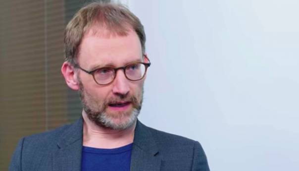 Vodeći britanski epidemiolog podnio ostavku zbog kršenja pravila izolacije