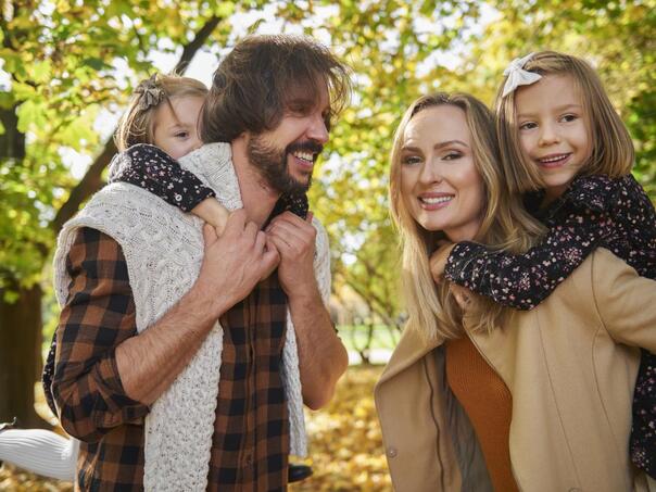 Vodeći stručnjak iz oblasti dječije psihologije otkriva šest puteva do zdrave privrženosti s djetetom