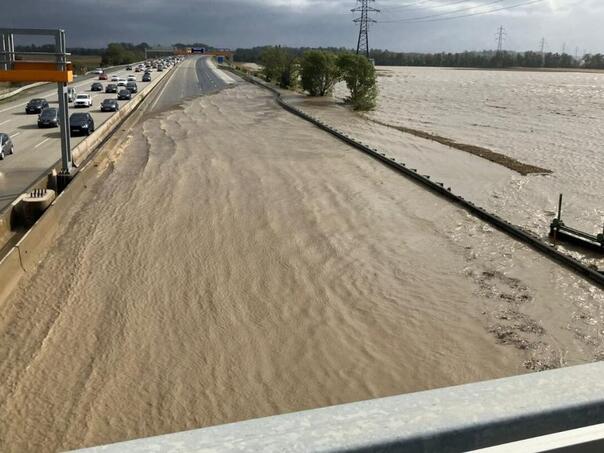 Vodeni val ide Dunavom: Izdano upozorenje svima koji putuju u Mađarsku