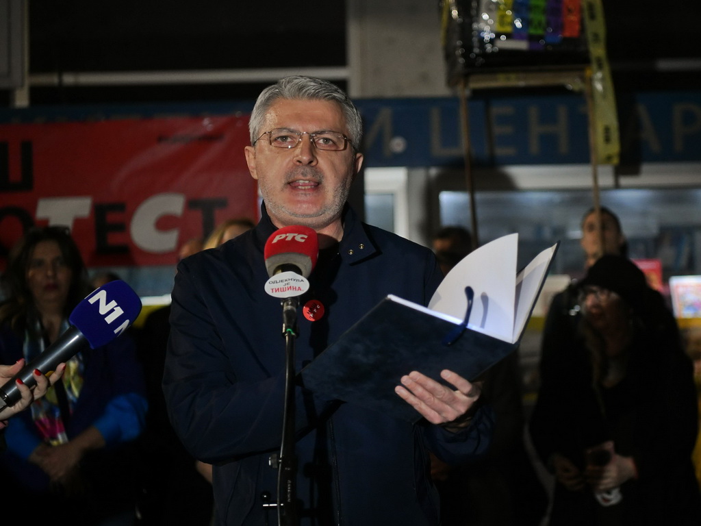 Voditelj RTS-a na protestu: Svi radnici taoci su malog broja ljudi
