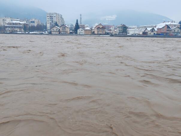 Vodostaj Drine još uvijek visok, Goražde bez vode
