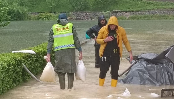 Vodostaj rijeka u USK u porastu: Postavljeno četiri hiljade vreća sa pijeskom