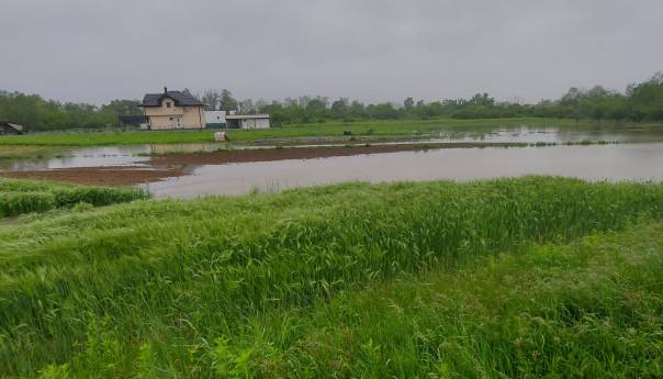 Vodostaj Une u opadanju: Krajina jutros bez kiše, pojedine ceste i dalje zatvorene