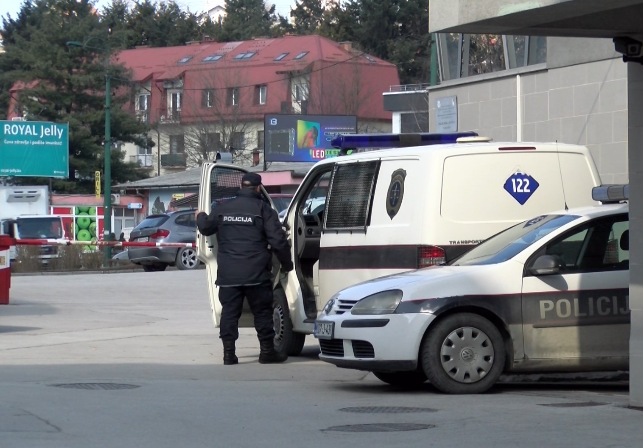 Vogošća: 27-godišnjak uhapšen zbog više krivičnih djela, pronađena mu droga