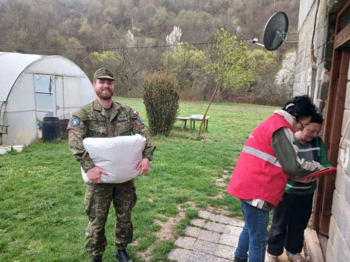 Vojnici EUFOR-a uručili pomoć socijalno ugroženim porodicama u BiH