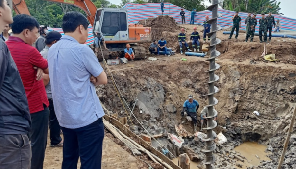 Vojnici i inžinjeri spašavaju 10-godišnjeg dječaka iz betonskog stuba