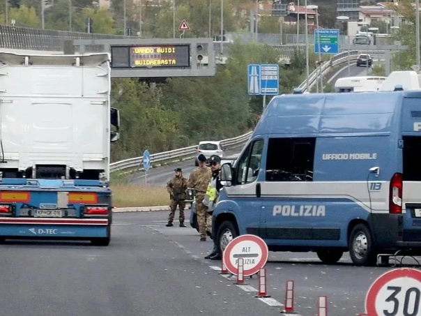 Vojska i policija na granici između Italije i Slovenije
