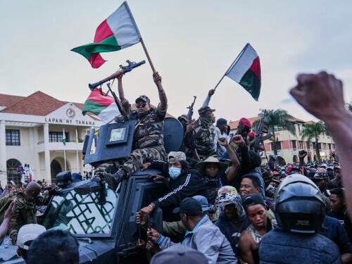 Vojska preuzela vlast na Madagaskaru, predsjednik pobjegao iz zemlje