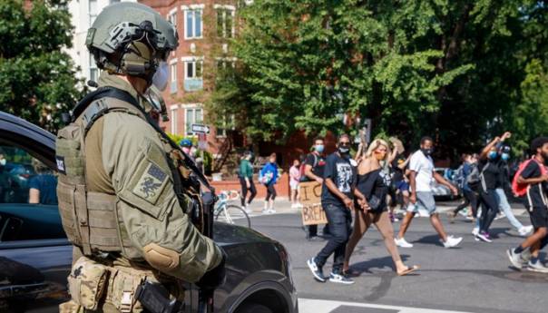 Vojska raspoređena u okolici Washingtona, pojačana pripravnost