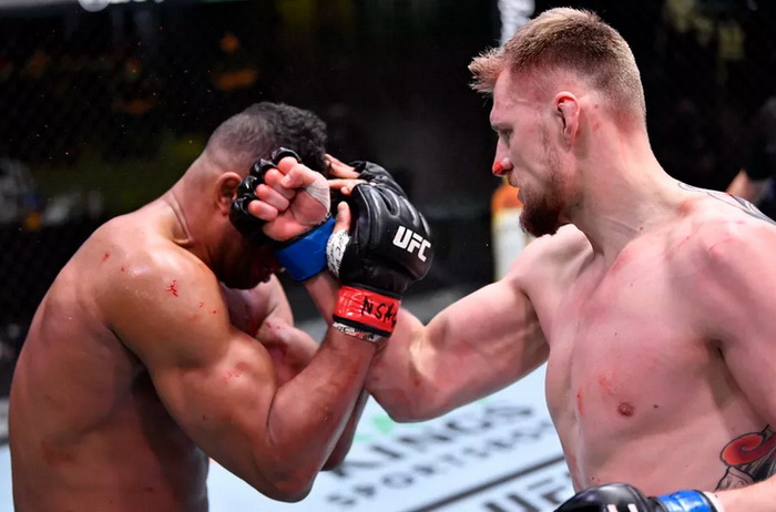 Volkov brutalno pretukao legendarnog Overeema