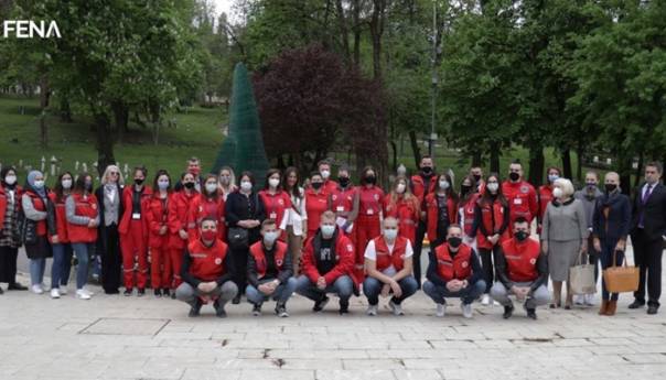 Volonteri Crvenog križa FBiH i KS-a odali počast ubijenoj djeci Sarajeva