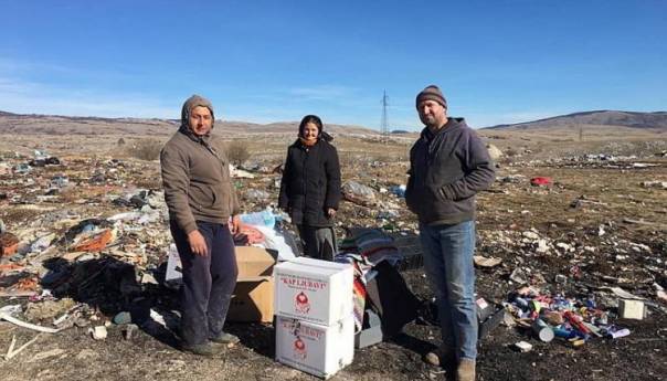 Volonteri 'Kapi ljubavi' uručili darove Romima