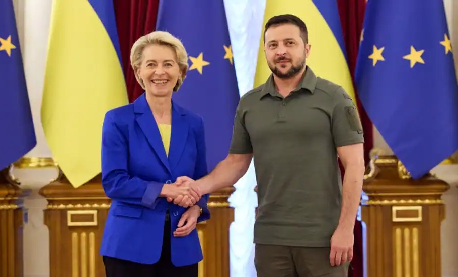 Von der Leyen u razgovoru sa Zelenskim potvrdila pomoć EU Ukrajini