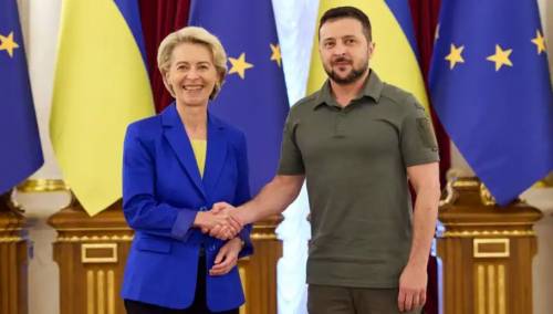 Von der Leyen u razgovoru sa Zelenskim potvrdila pomoć EU Ukrajini