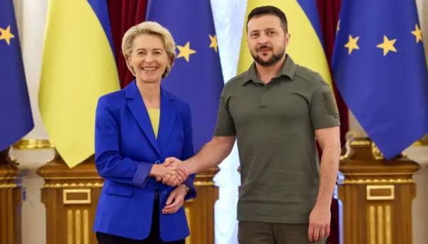 Von der Leyen u razgovoru sa Zelenskim potvrdila pomoć EU Ukrajini