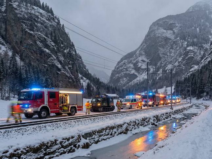 Voz iskočio iz šina na jugu Švicarske, vjerovatno ima povrijeđenih