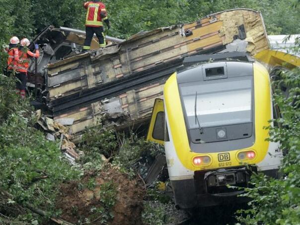 Voz iskočio iz šina u Njemačkoj, najmanje troje mrtvih