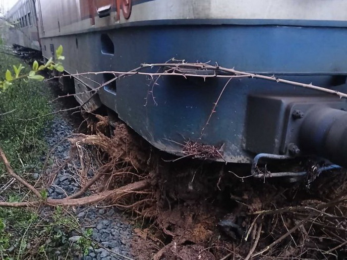 Voz na relaciji Doboj - Banjaluka naletio na odron