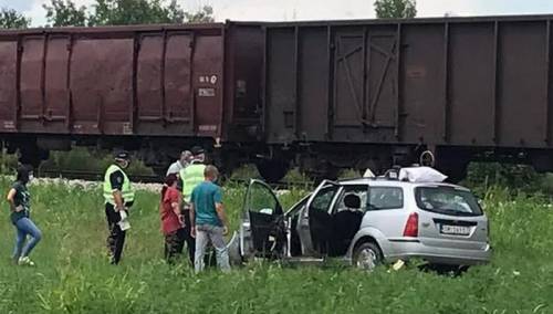Voz naletio na automobil kod Šapca, dvoje poginulo