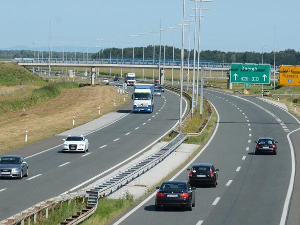 Vozač iz BiH na autocesti u Hrvatskoj vozio 181 km/h i blicao policiji