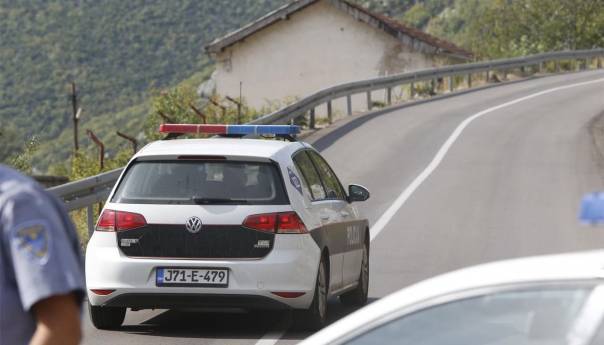 Vozač iz Livna poginuo nakon slijetanja s ceste