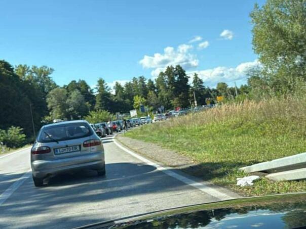 Vozač iz Sarajeva sletio s ceste kod Bosanske Gradiške