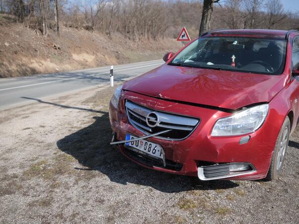 Vozač iz Vučićeve pratnje izazvao udes, očevici: Nisu se ni zaustavili da pomognu