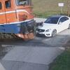 Vozač Mercedesa izletio na prugu, samo je ludom srećom izbjegao tragediju