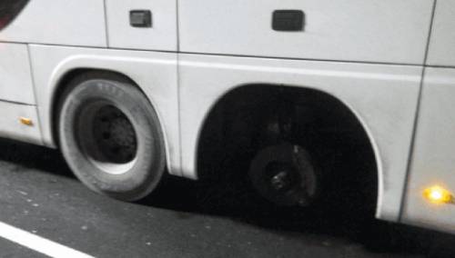 Vozač s Kosova vozio autobus bez jednog točka