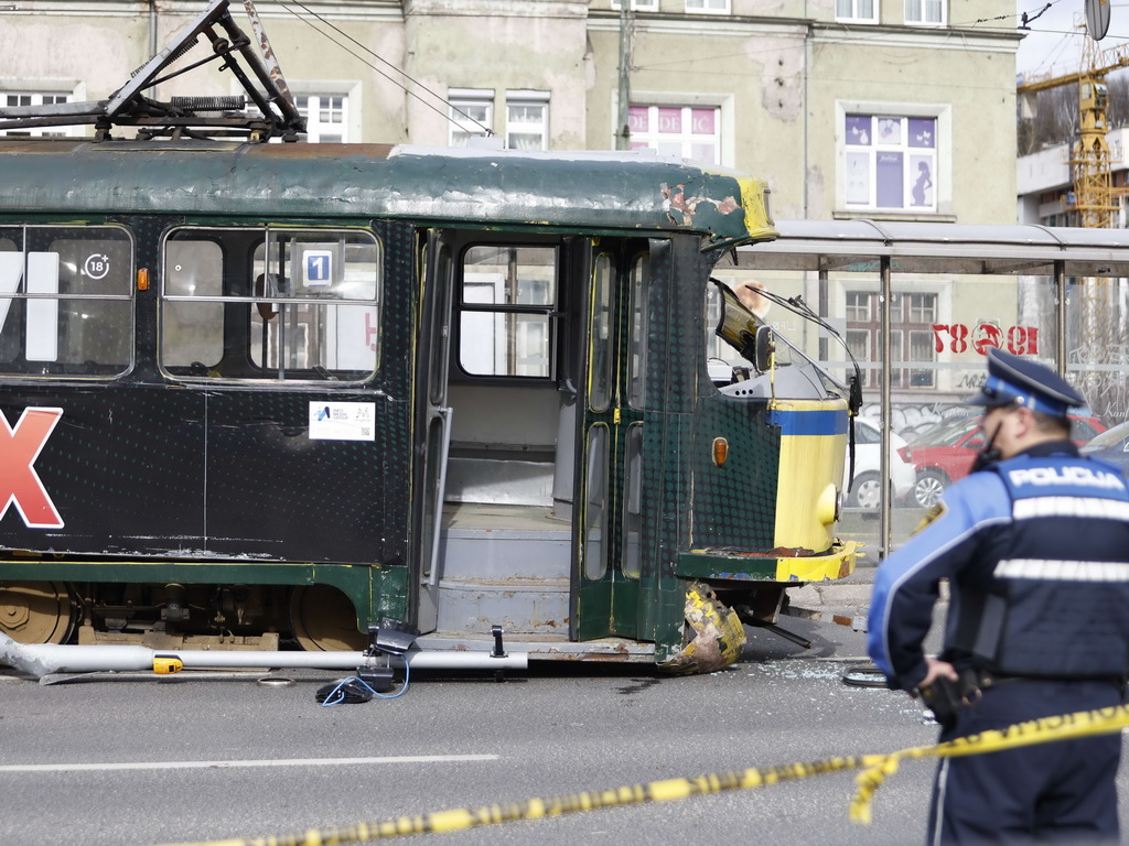 Vozač tramvaja predat Tužilaštvu KS, istraga nesreće u toku