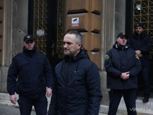 Vozač tramvaja pušten iz pritvora, pogledajte erupciju oduševljenja