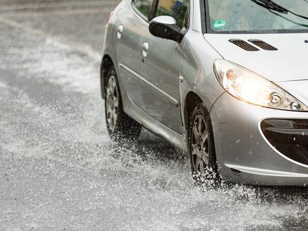 Vozači, oprez: Ceste mokre i klizave, upozorava se na odrone