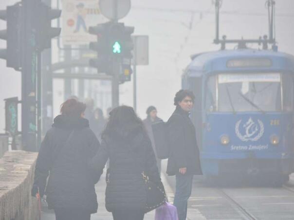 Vozači oprez! Gusta magla smanjuje vidljivost i do 30 metara